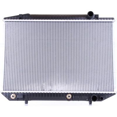 Chladič motora NISSENS 62727A