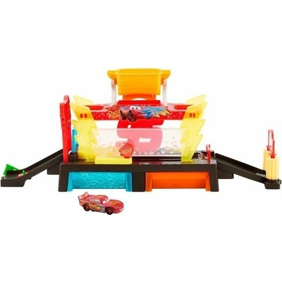 Mattel Hrací set Cars Colour Changers Lightning McQueen Myčka