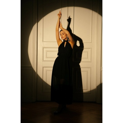 Makover Woman's Chiffon dress with a tie neck black čierna