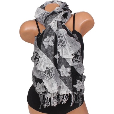 Зимен шал с ламе в черно и бяло