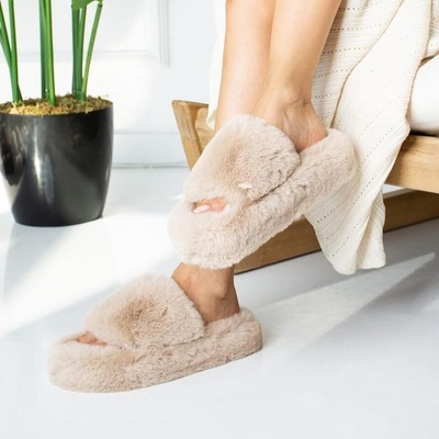 Дамски пухкави пантофи в бежово