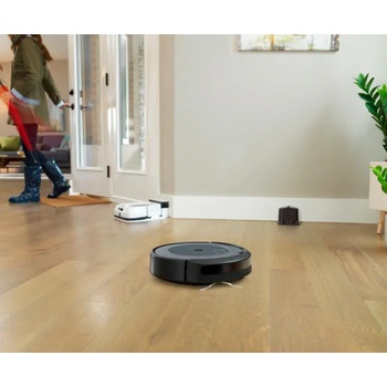 Image 1 of iRobot Roomba i5 (i5158)