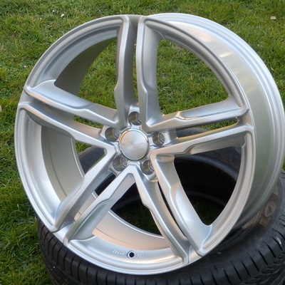 Wheelworld 2DRV WH11 8x18 5x112 ET45 arctic silver – Hledejceny.cz