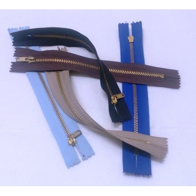 Zip mosazný 16 cm