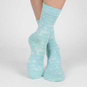 Мъжки памучни чорапи в светлосиньо с бели зигзагообразни линии