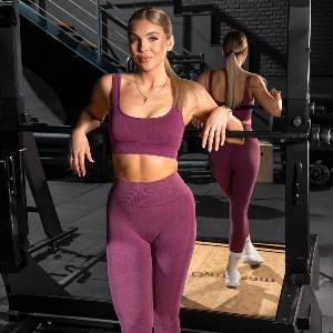 GymBeam Дамски безшевен клин Lift Plum L