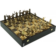 Manopoulos Ručně vyráběná sada šachových figurek Řecká mytologie - zlaté/hnědé šachové figurky a bronzová šachovnice 48x48cm