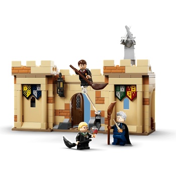 LEGO® Harry Potter™ - Hogwarts First Flying Lesson (76395)