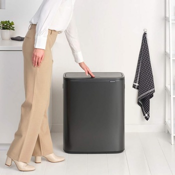 Brabantia 60 л цвят уверено сиво кош за смет Brabantia от серия Bo Touch (1008858)