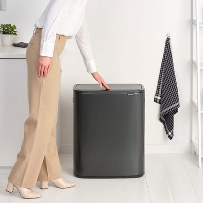 Brabantia 60 л цвят уверено сиво кош за смет Brabantia от серия Bo Touch (1008858)