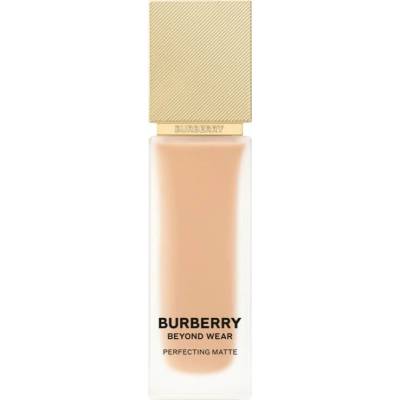 Burberry Beyond Wear Perfecting Matte Foundation tekutý make-up s matným finišem light warm 040 30 ml