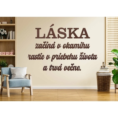 Drevený nápis na stenu - LÁSKA začína v okamihu