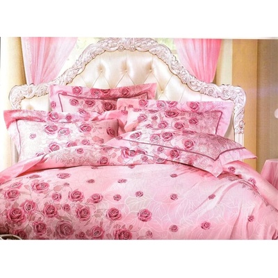 Спално бельо в розов цвят с нежни рози