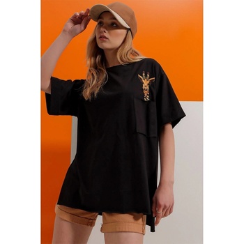 Trend Alaçatı Stili Women's Black Crew Neck Giraffe Embroidered Double Sleeve Laser Cut