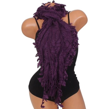 Дамски плетен шал в лилаво с пискюли