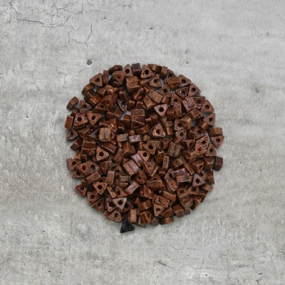 Keramické korálky – trojuholníčky, 25 g
