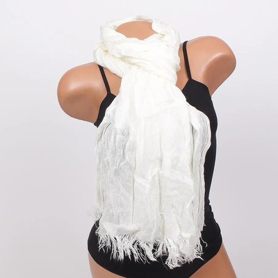 Нежен дамски шал в бяло