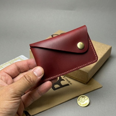 Červená mini kožená peněženka MAJESTIQ POCKET s gravírováním
