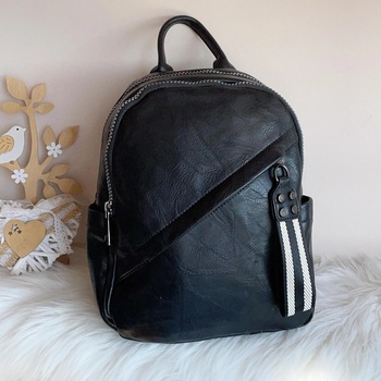 Image 1 of Дамска Черна Раница - Модел 2727