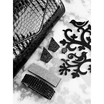 Pinky Club Spoločenská kabelka v čiernej lesklej farbe