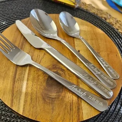 Creatomia Детски прибори за хранене с гравиран текст и без картинки - Creatomia