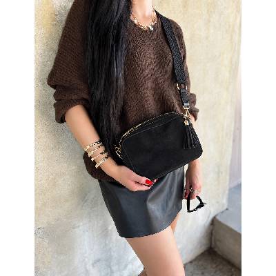 Čierna semišová crossbody kabelka s dvoma priehradkami