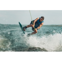 Vodné lyže/wakeboard ťahané za vodným skútrom