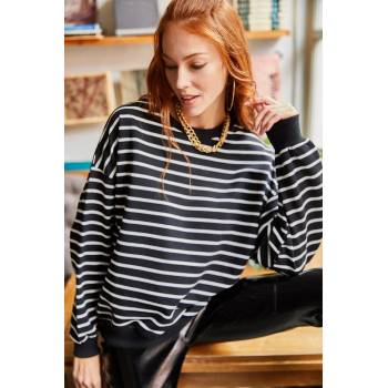 Olalook Women's Black and White Striped Soft Textured Loose Sweatshirt čierna