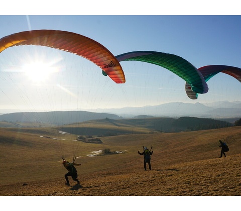 Tandem paragliding