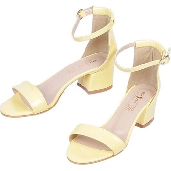 Дамски лачени сандали в бледожълт цвят