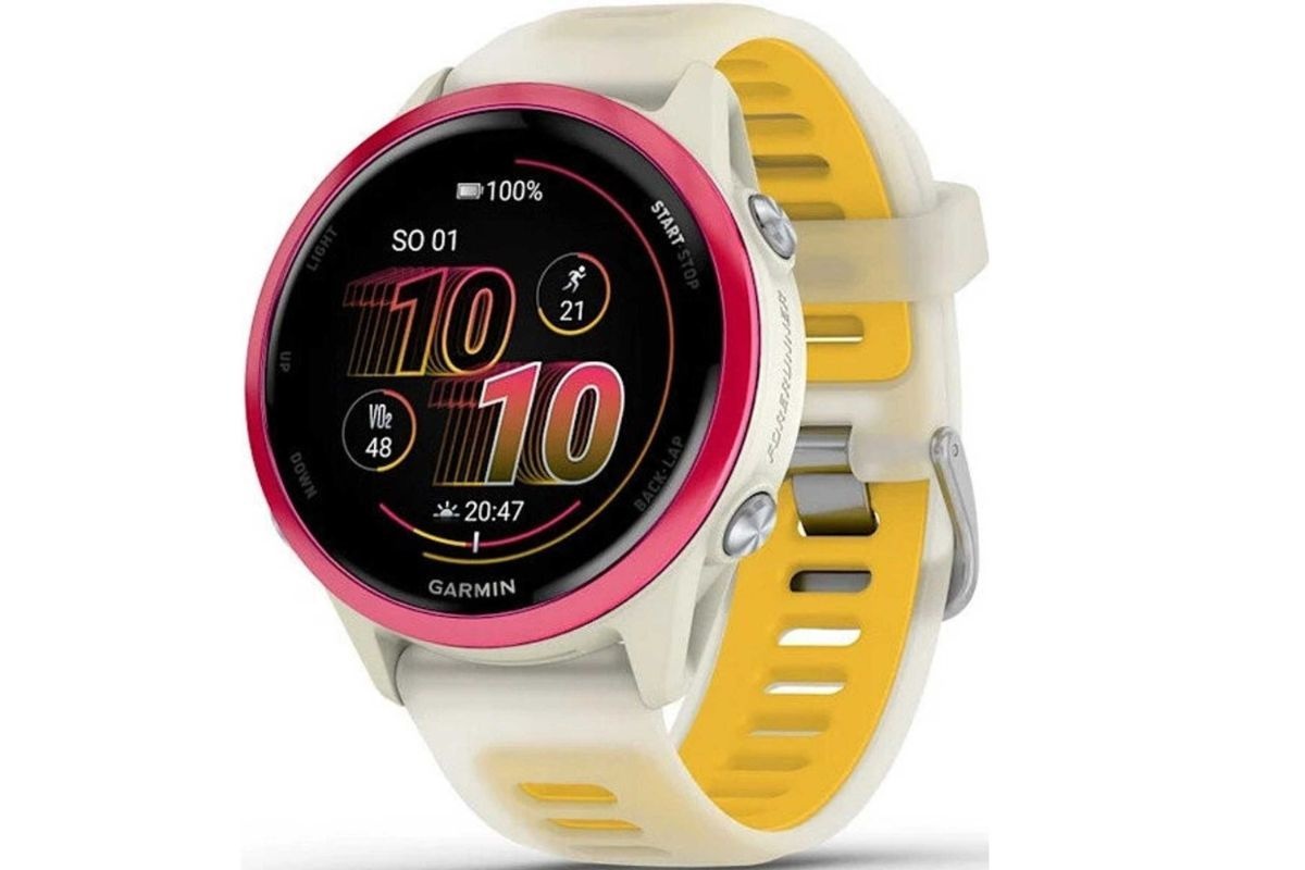 Garmin Forerunner 570 42 mm-es óra málna színben és csontszínű/mangó szíjjal