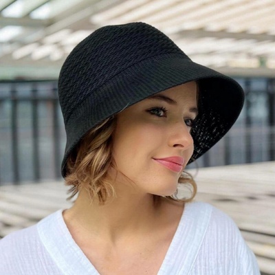 Dámský letní háčkovaný klobouk Krumlovanka Cloche přízový P-3231 černá smetanová