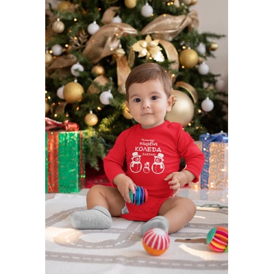 Коледно червено бебешко боди с дълъг ръкав Нашата първа Коледа