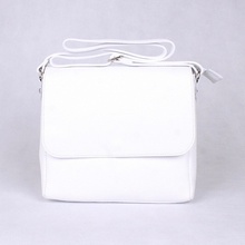 Vera Pelle Středně velká kožená crossbody kabelka no. 62 bílá
