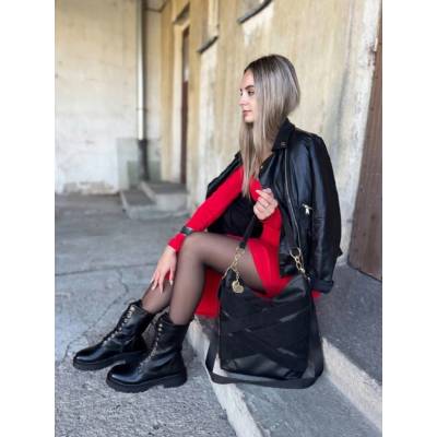 Laura Biaggi čierna semišová kabelka na rameno luxusná a štýlová