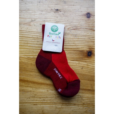Surtex volný lem pro děti 70% merinové vlny červená