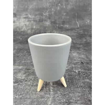 Keramický rovný obal na dřevěných nožičkách šedý mini (velmi moderní mini obal na rostlinu o průměru 6 cm)