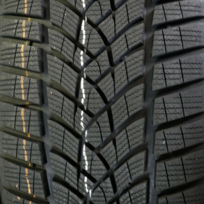 Goodyear UltraGrip Performance Gen-1 255/50 R19 107V