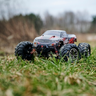Q901 Auto na diaľkové ovládanie 2.4G 4CH 52km/h Červená 1:16