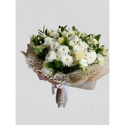 БУКЕТ ОТ БЕЛИ ХРИЗАНТЕМИ, РОЗИ И ЕУСТОМА