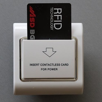 TTLock TT Hotel, смарт енергоспестител с RFID MF 13.56 Mhz карта за достъп, AC180- 250V , 30A (CNL040)