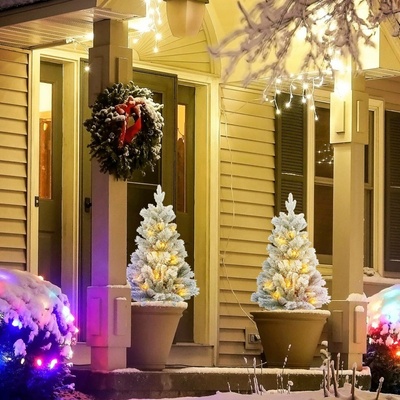 HOMCOM Sada 2 vánočních stromečků s LED osvětlením 107 cm zeleno-bílá
