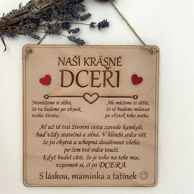 Dekorace z Česka Dřevěná cedulka pro dceru Podpis: Maminka a tatínek