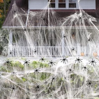 Halloweenská pavučinová dekorace 300g - Pavučinová dekorace s 50 plastovými pavouky, realistická a