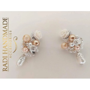 Radi handmade Обици с бяла роза, перли и камъни (406)