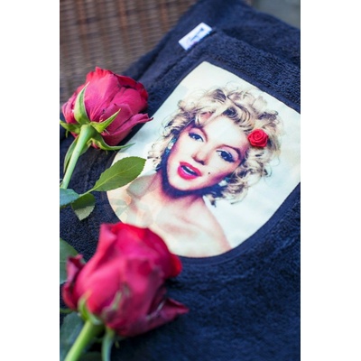 Marilyn Monroe- černý župan a saunový kilt od MaryBerry Monroe portrait