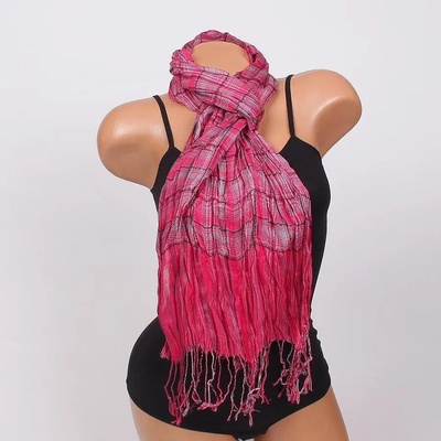 Шал в цикламено и сиво с ресни