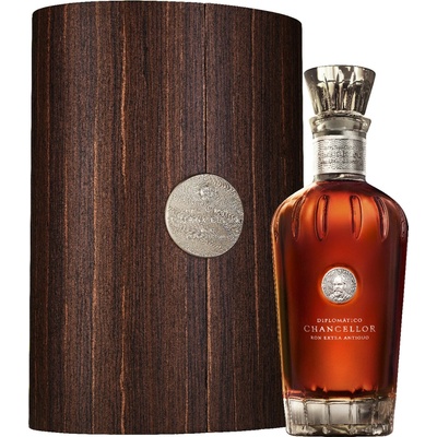 Diplomático Diplomatico Chancellor Ron Extra Antiguo 47% 0,7 l (kazeta)