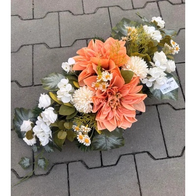 Ikebana 4569 umelá s daliami a bielymi kvietkami