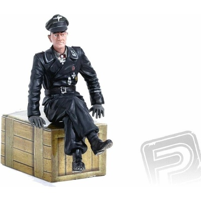 TORRO 1/16 figurka kapitána Michaela Wittmann sedící